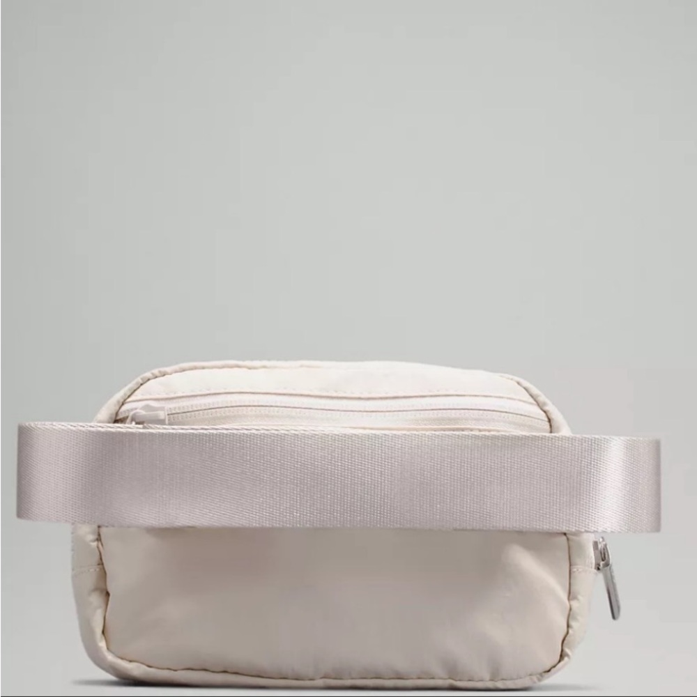 *Last1*NWT Lululemon Everywhere Belt Bag - White - Picture 11 of 13